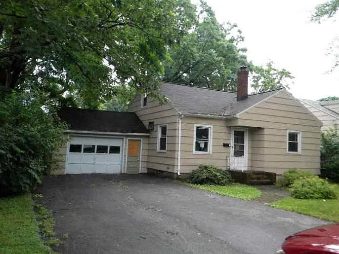 200 Bonesteel St photo 1
