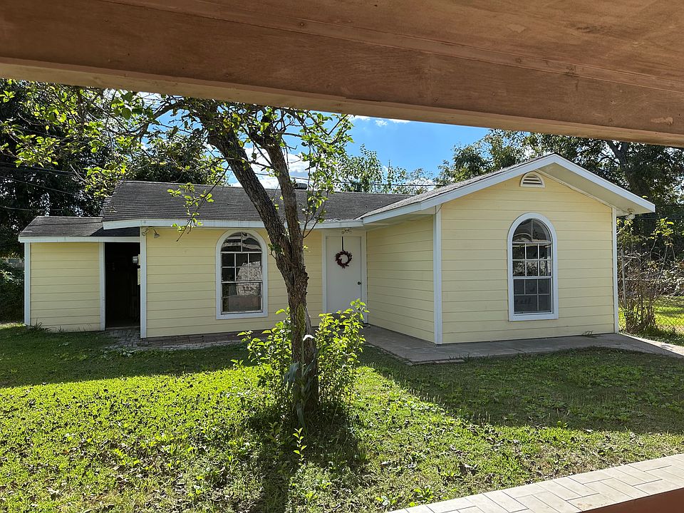 Very soothing light yellow with white trim home. A nice yard for family gatherings. 

The house has no washer and dryer connections. No pets allowed on the property.