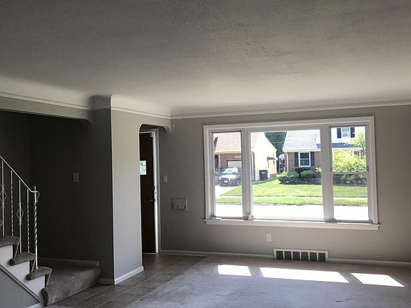 3rd image of 375 Halle Dr