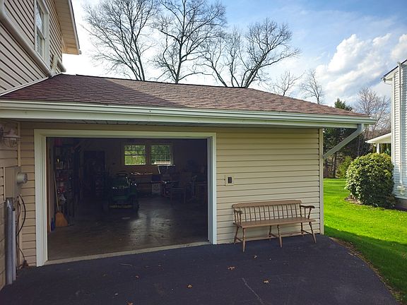5th image of 105 Birch Dr