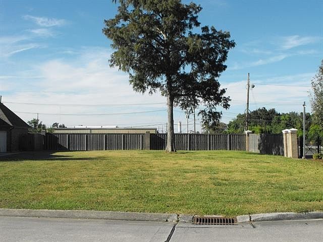 1st image of 3333 Bridgewater Dr