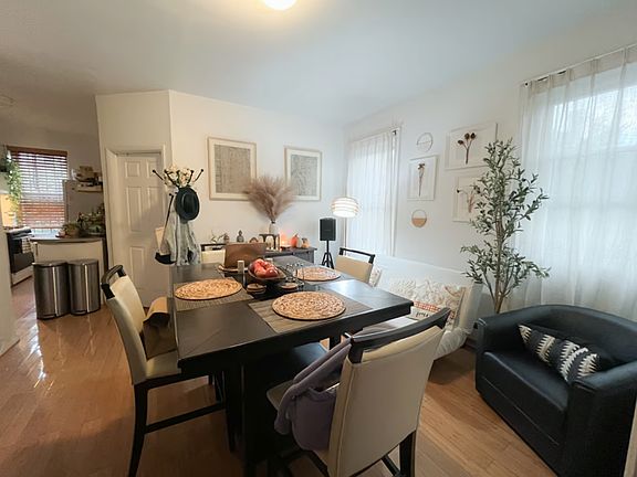 4th image of 57-40 Seabury St #1