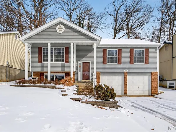 557 Woodlyn Xing, Ballwin, MO 63021