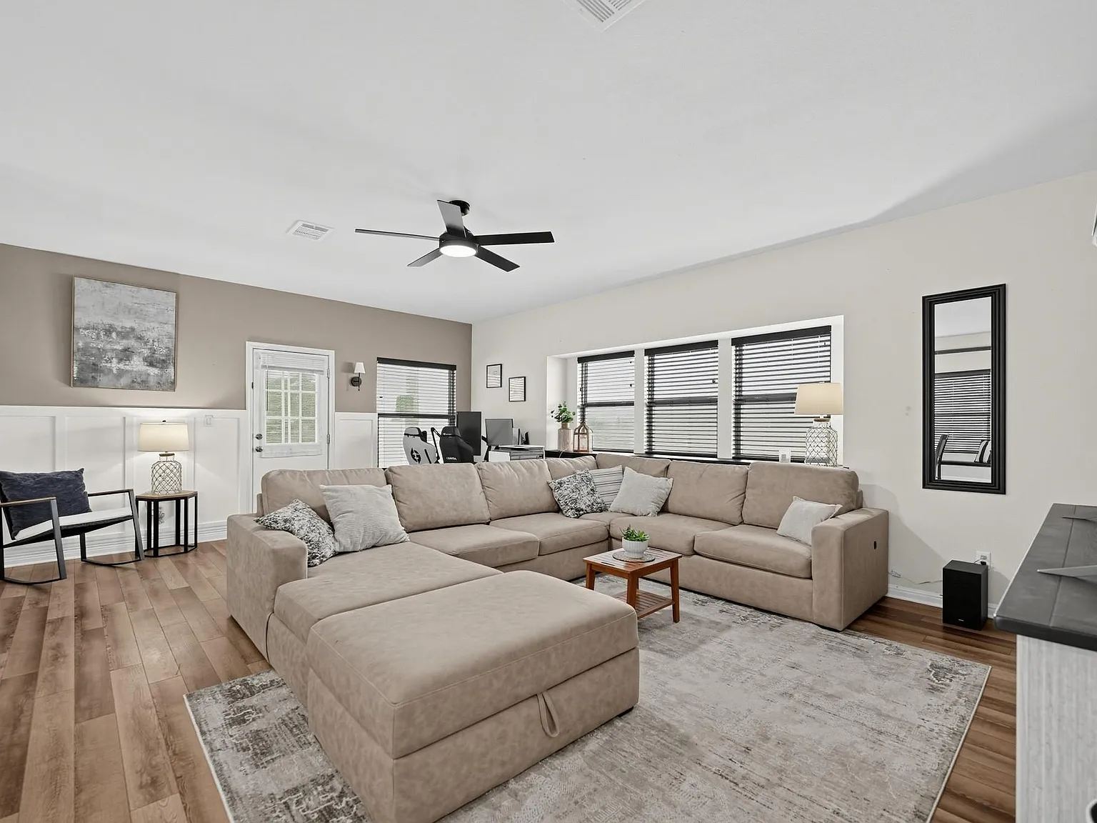 3 bed, 3.0 bath, 2067 sqft, $2,295 — Photo 2