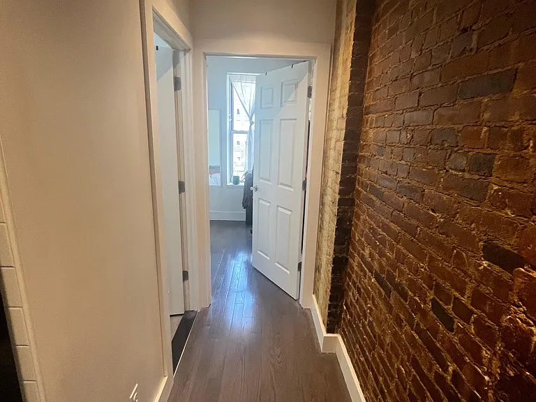 521 E 12th St #11 — Photo 6