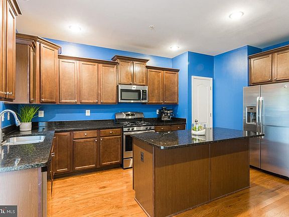 5th image of 7522 Goldfinch Ct