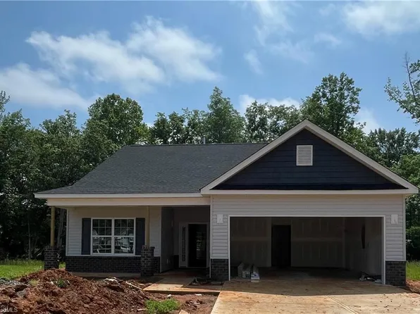 1998 Meadowview Dr Lot 8, Graham, NC 27253