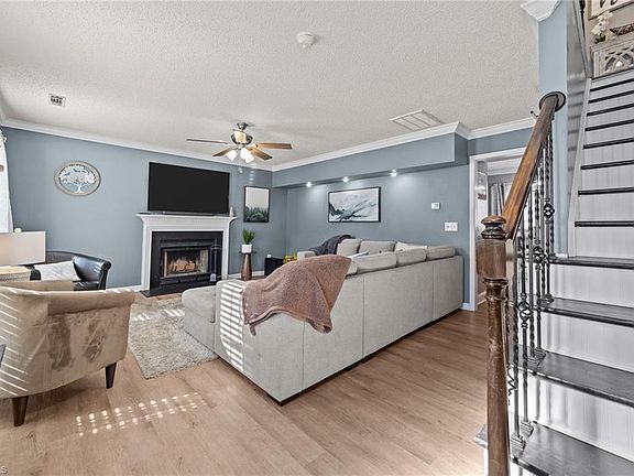 3rd image of 124 Edgedale Ct