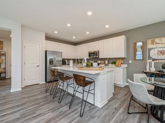 4th image of 2706 Martini St