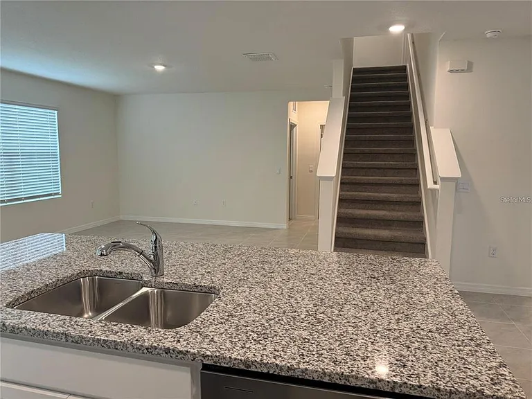 2572 Tulip Dr — Photo 4