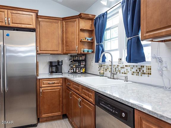 4th image of 152 Grand Oaks Cir