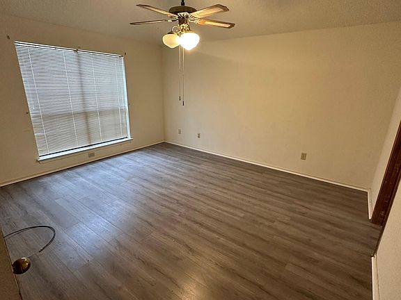 3rd image of 2151 McIntosh Dr