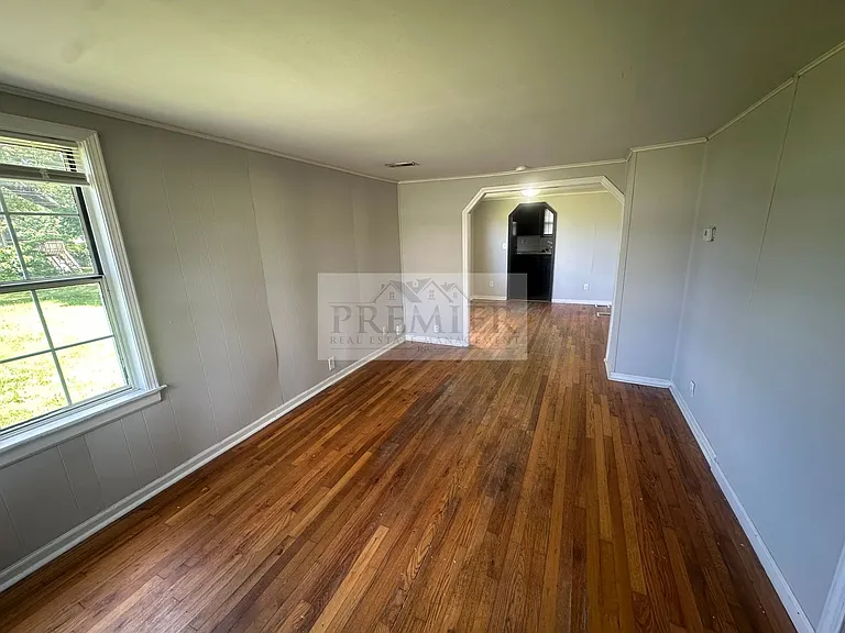 10005 E 53rd St — Photo 5