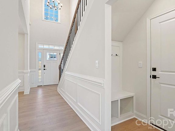 3rd image of 7609 Bainbridge Rd