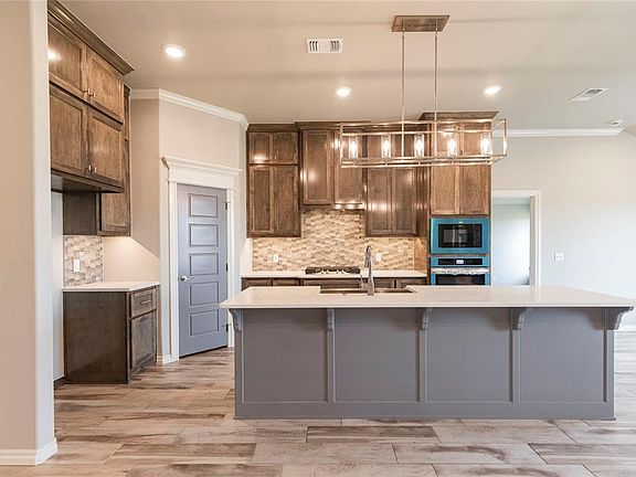 5th image of 16016 Vermillion Dr