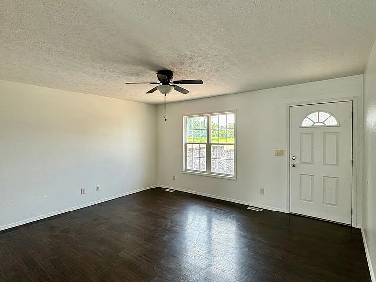 20601 Sedalia Rd — Photo 2