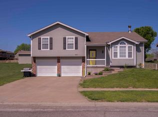 4807 Crystal Dr, Saint Joseph, MO 64503