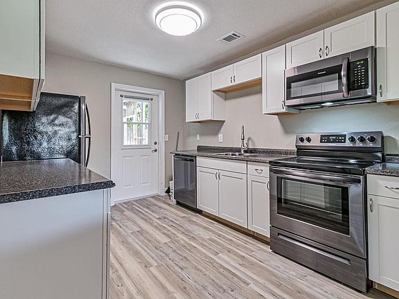 3rd image of 1827 Carolina Ave