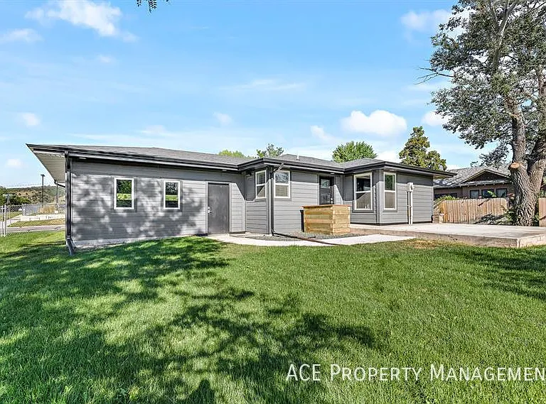 902 Dilger Ave — Photo 16