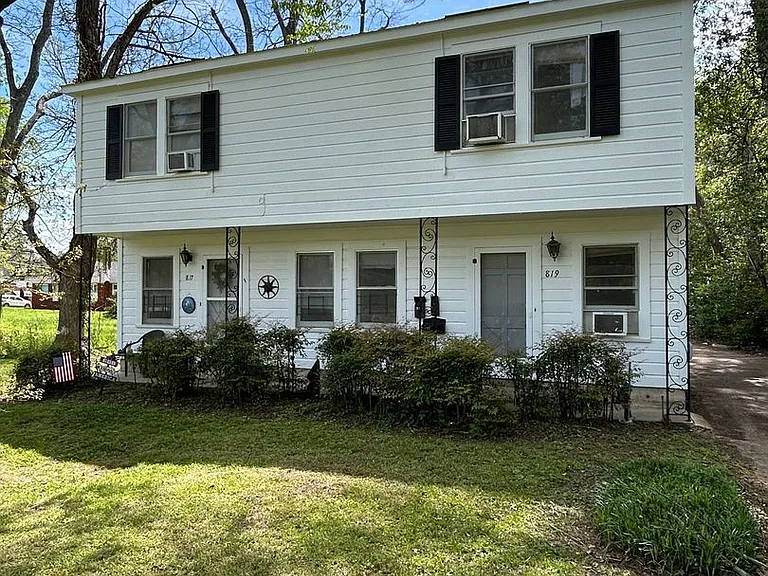 817 Boulevard St — Photo 1