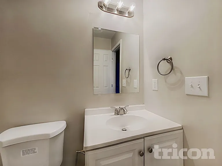7715 Hidden Creek Dr — Photo 12