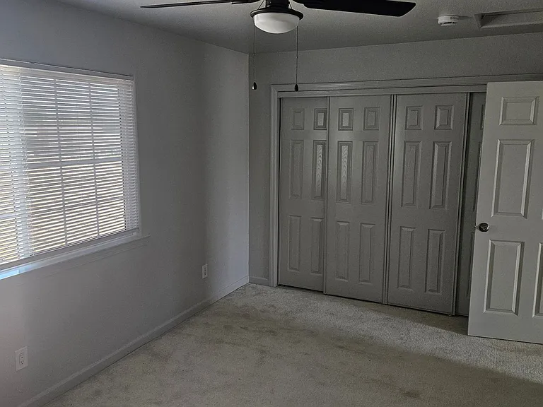 618 E C St — Photo 4