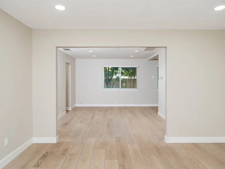 El Camino Duplexes — Photo 34