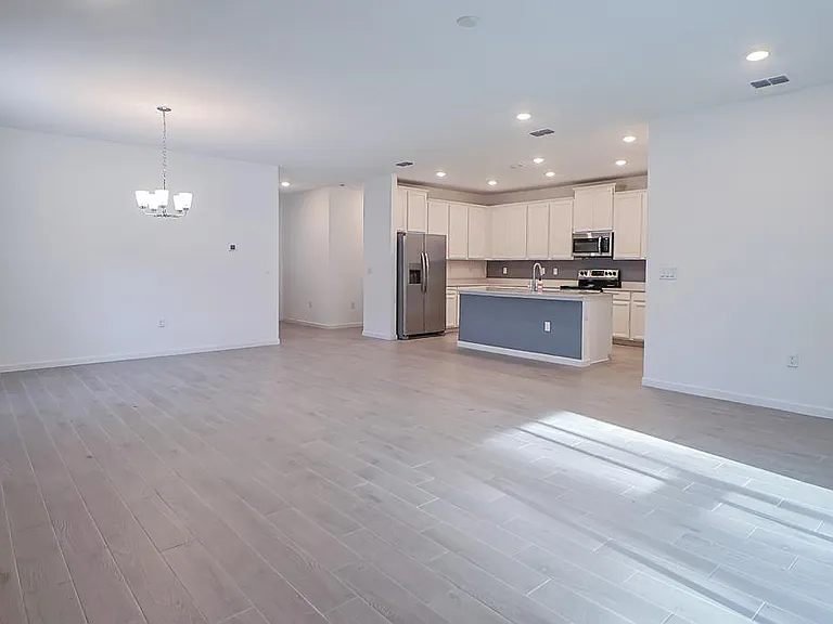 597 Lake Sinclair St — Photo 32