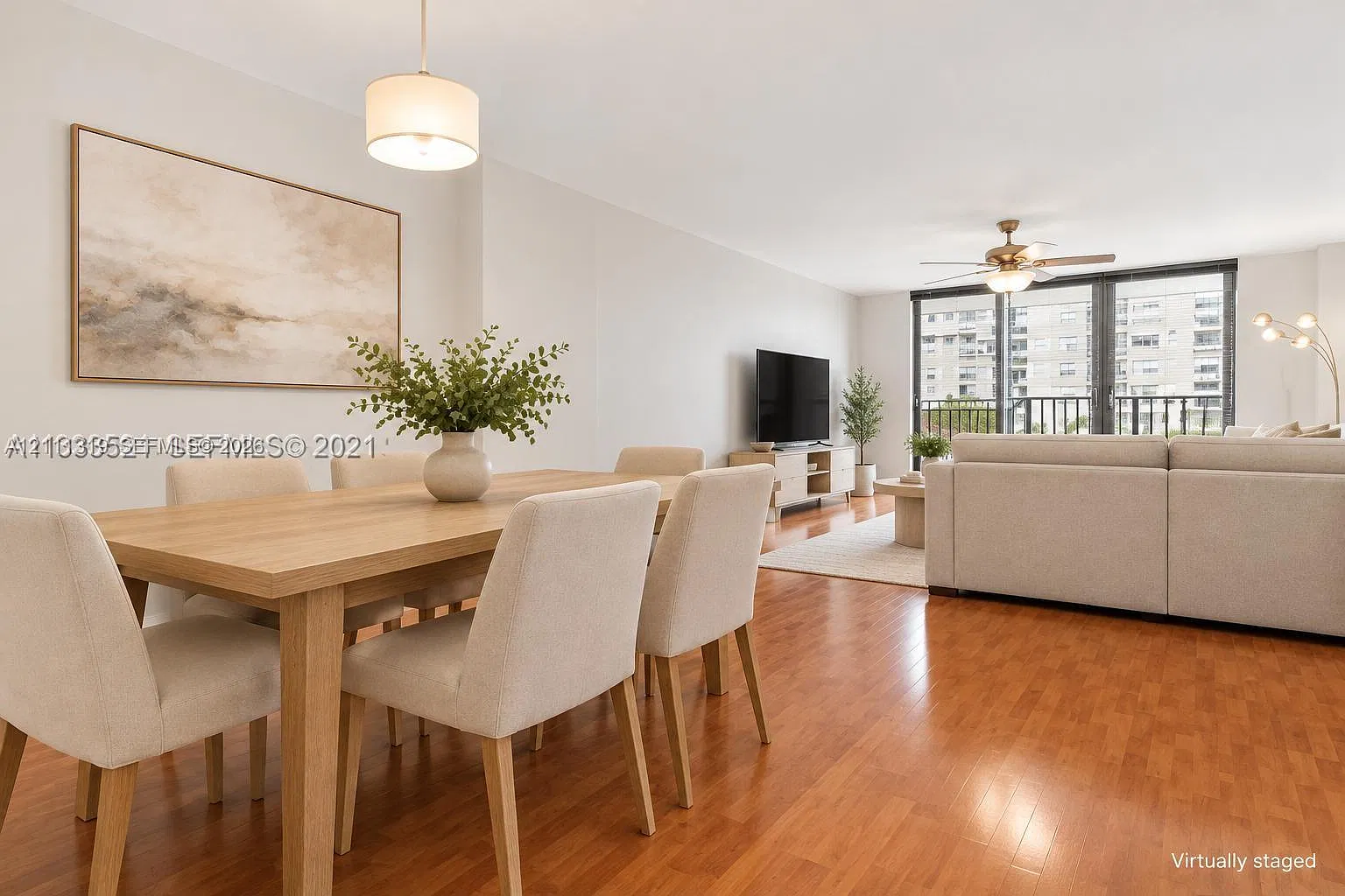 Commodore Plaza Condo — Photo 4