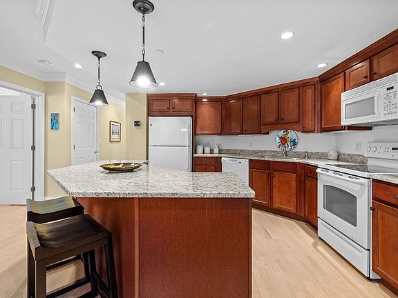 3rd image of 490 Main St Unit 205