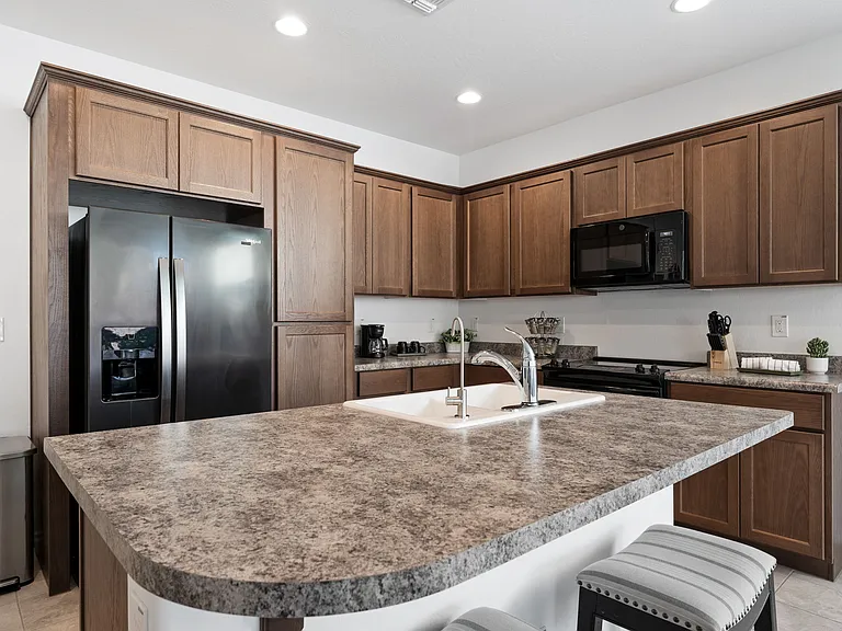678 E Cobblestone Dr — Photo 12