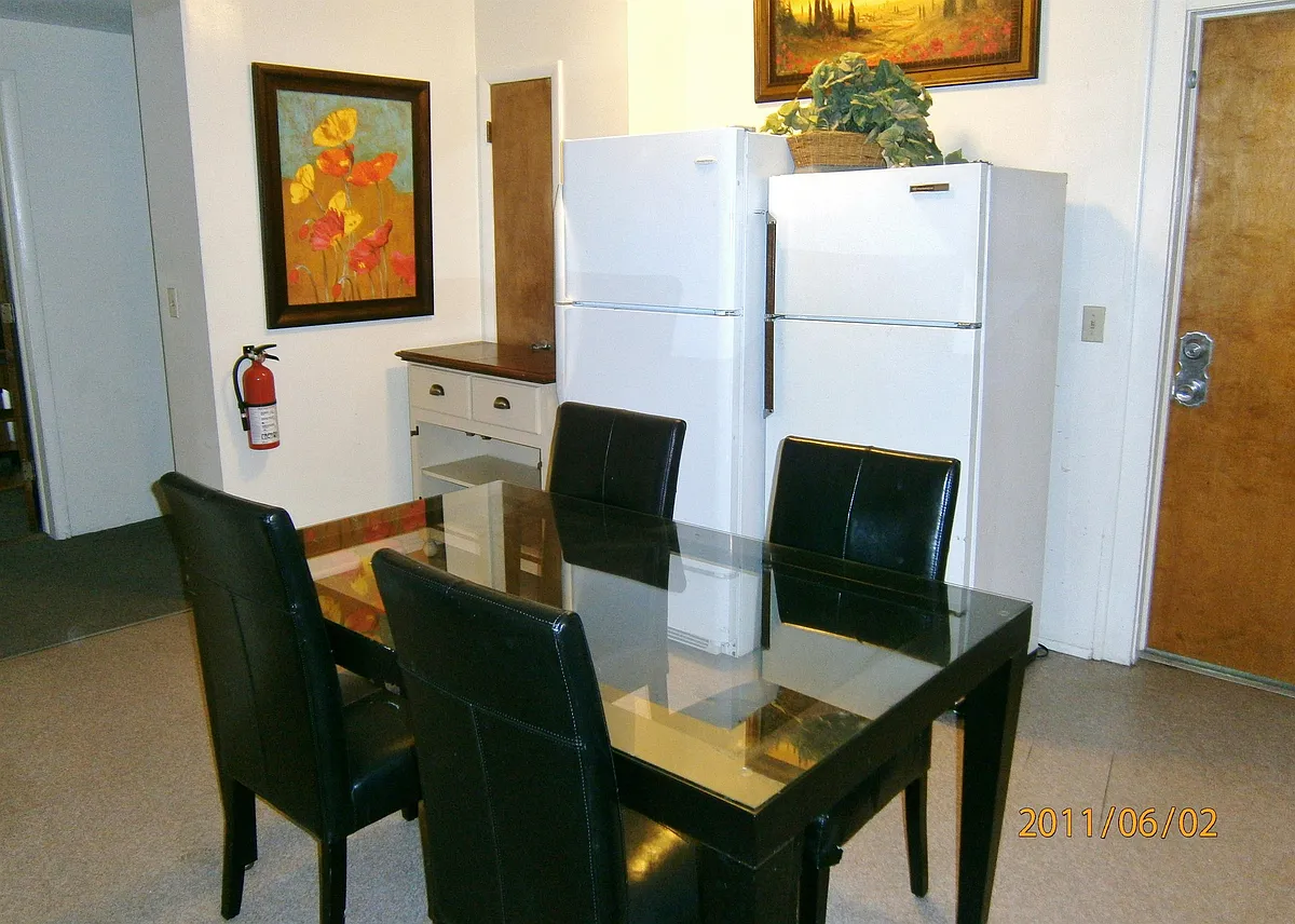 Building Photo - 205 Williams St #2
