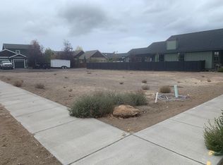 1335 NW Hemlock Ave, Redmond, OR 97756