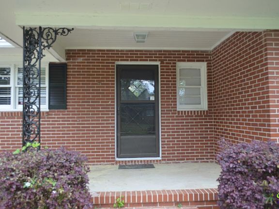 3rd image of 829 Edward Pl