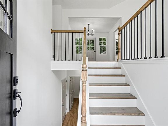 5th image of 195 Ashbury Ct