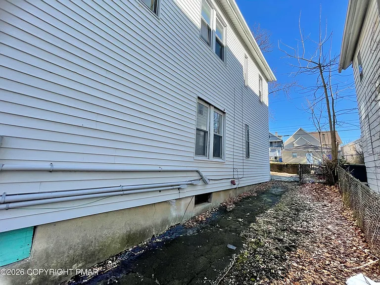 1028 N Webster Ave #2 — Photo 45