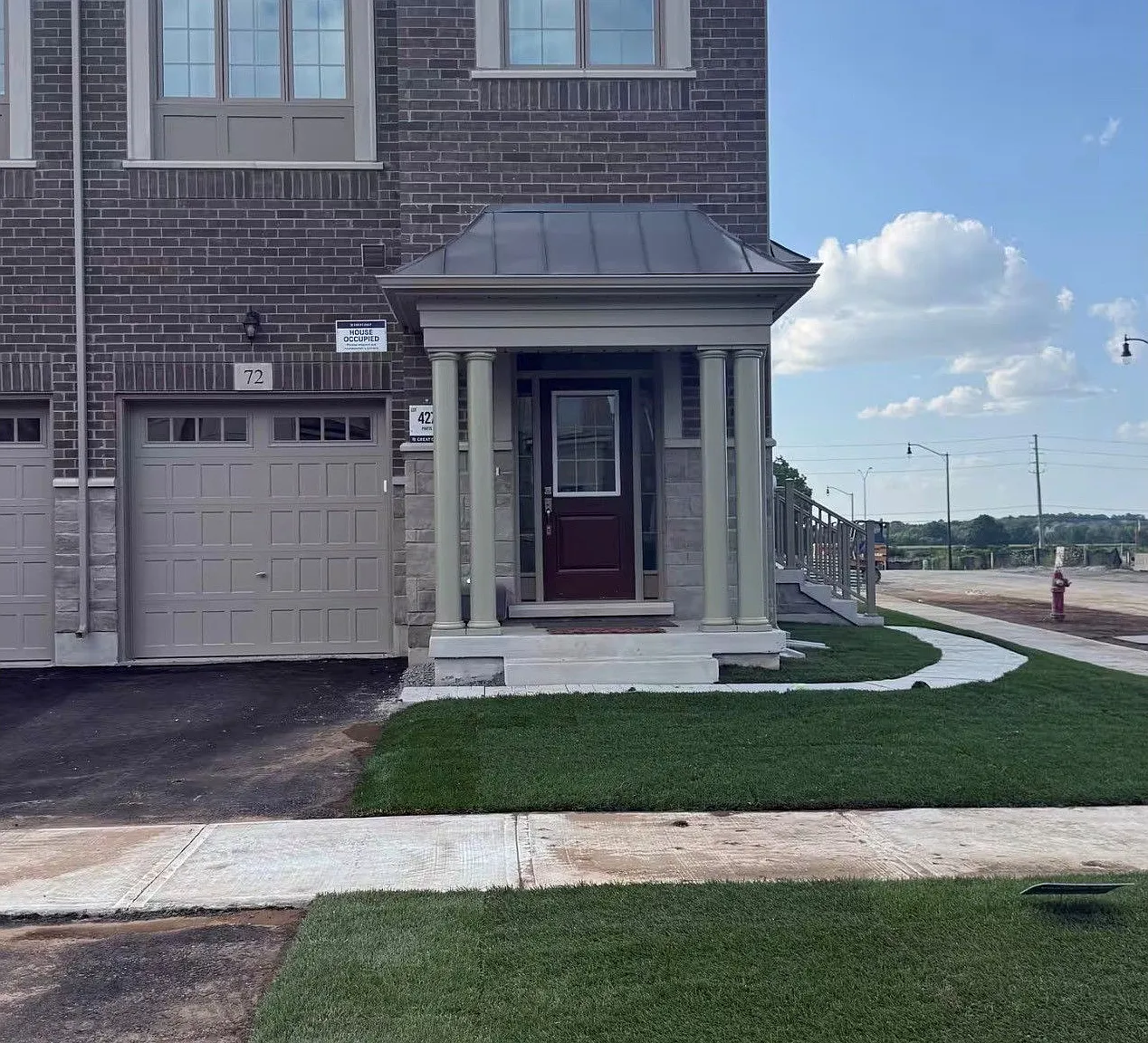 4 bed, $3,000 — Photo 1