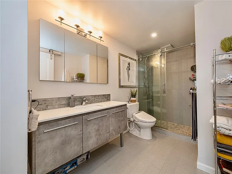 320 Fort Duquesne Blvd #19L — Photo 16