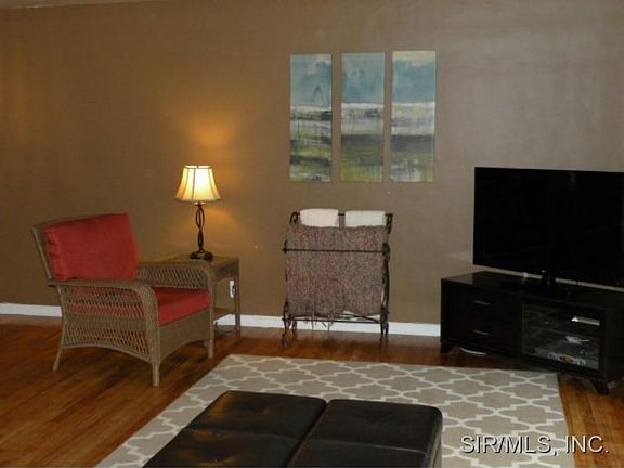 5th image of 608 Wyma Pl