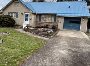27 Tucker St, Buckhannon, WV 26201