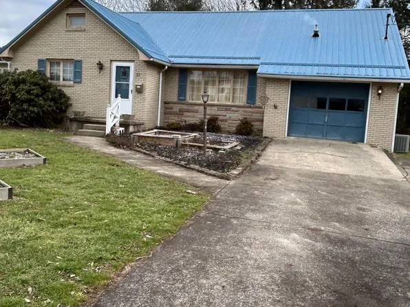 27 Tucker St, Buckhannon, WV 26201