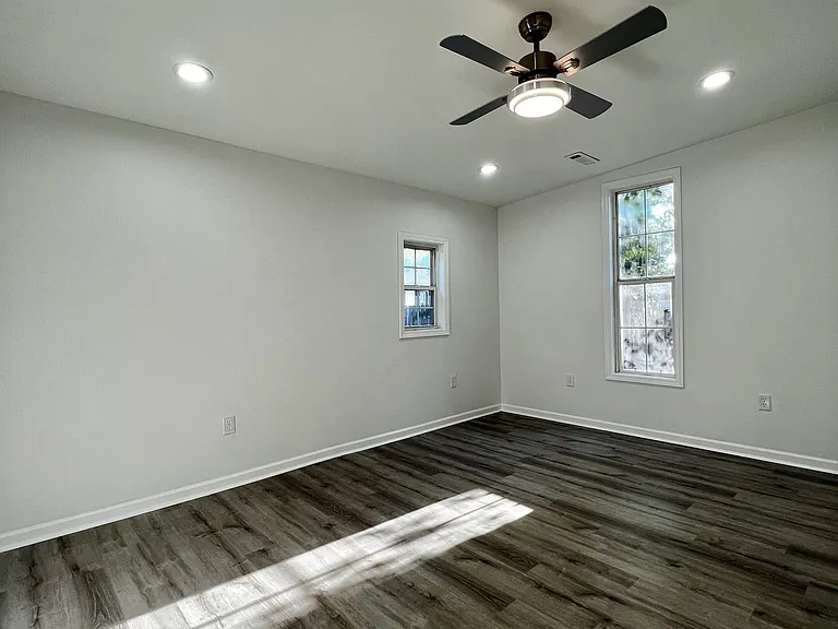 947 Clark St — Photo 20