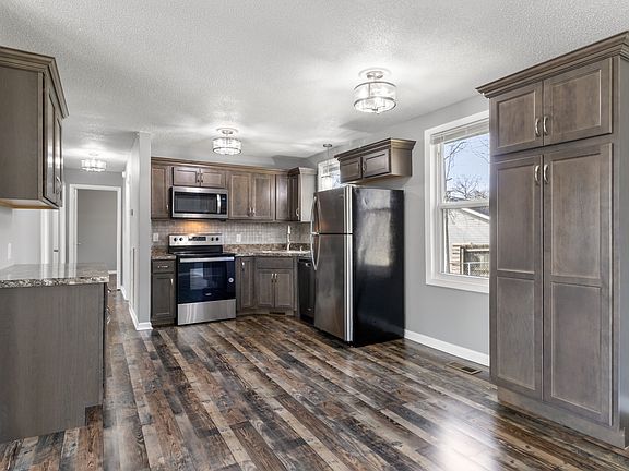5th image of 101 King Cole Dr