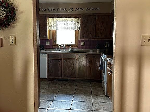 5th image of 512 Eastview Rd