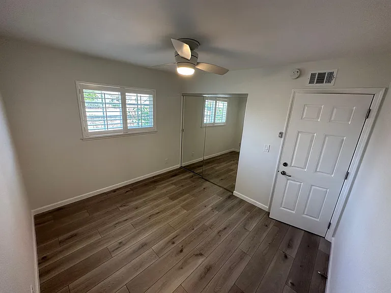 15561 Primrose Ln — Photo 24