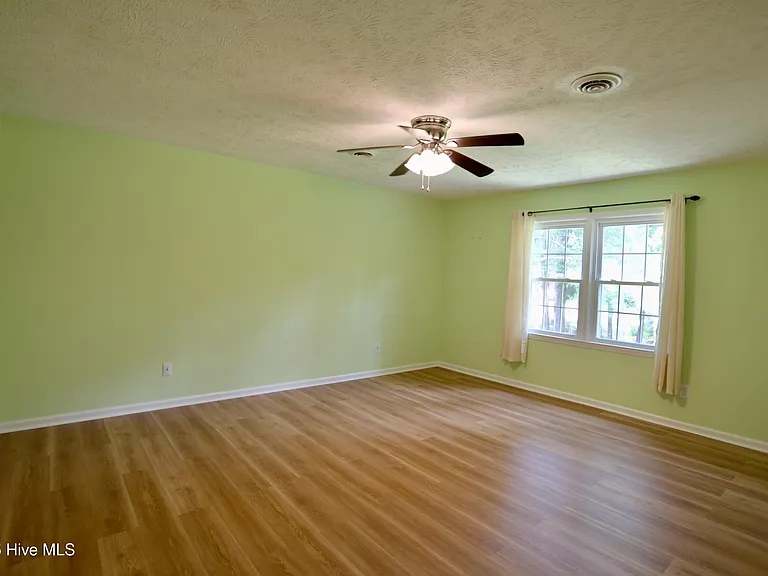 202 Haldane Dr — Photo 21