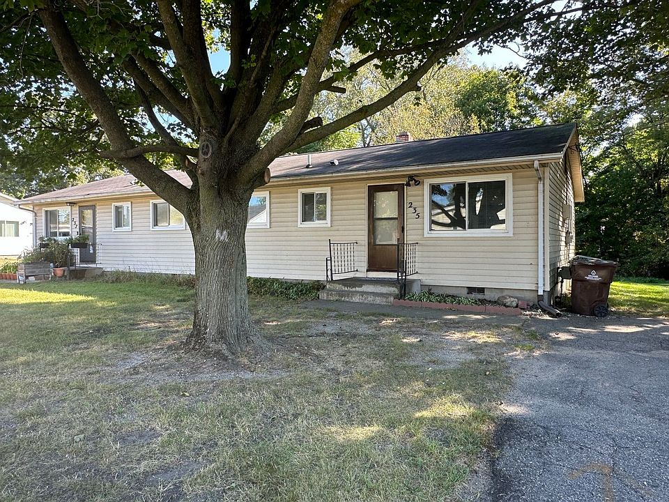 1st image of 235-237 N Center St #235