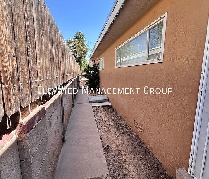 1112 Palomas Dr SE #B — Photo 20