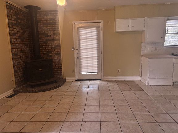 5th image of 2741 Revere St