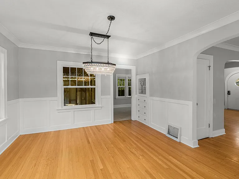 8036 N Syracuse St — Photo 12